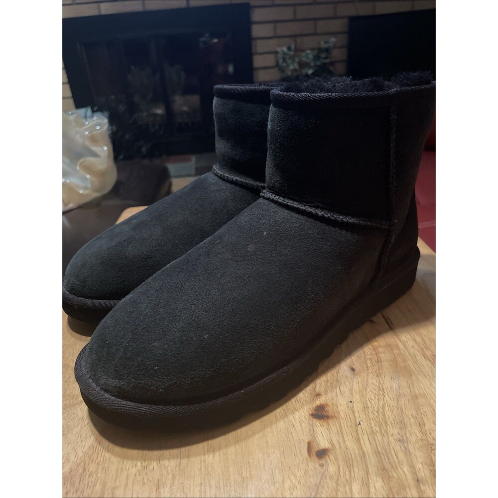 Ugg Classic Mini II Women's Size 10 EU 41 UK 8 Black Boots 1016222 Winter Travel